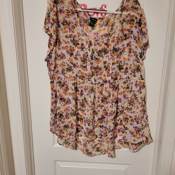 (Sz.4) TORRID Flutter Sleeve Blouse - Picture 7 of 7